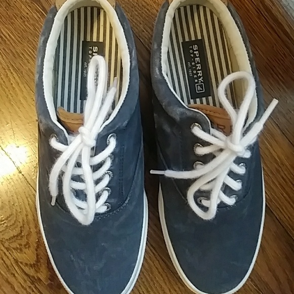 Shoes - Picture 2 of 3